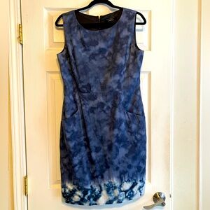 Elie Tahari tie dye blue shift midi dress with pockets sleeveless size 12 cotton